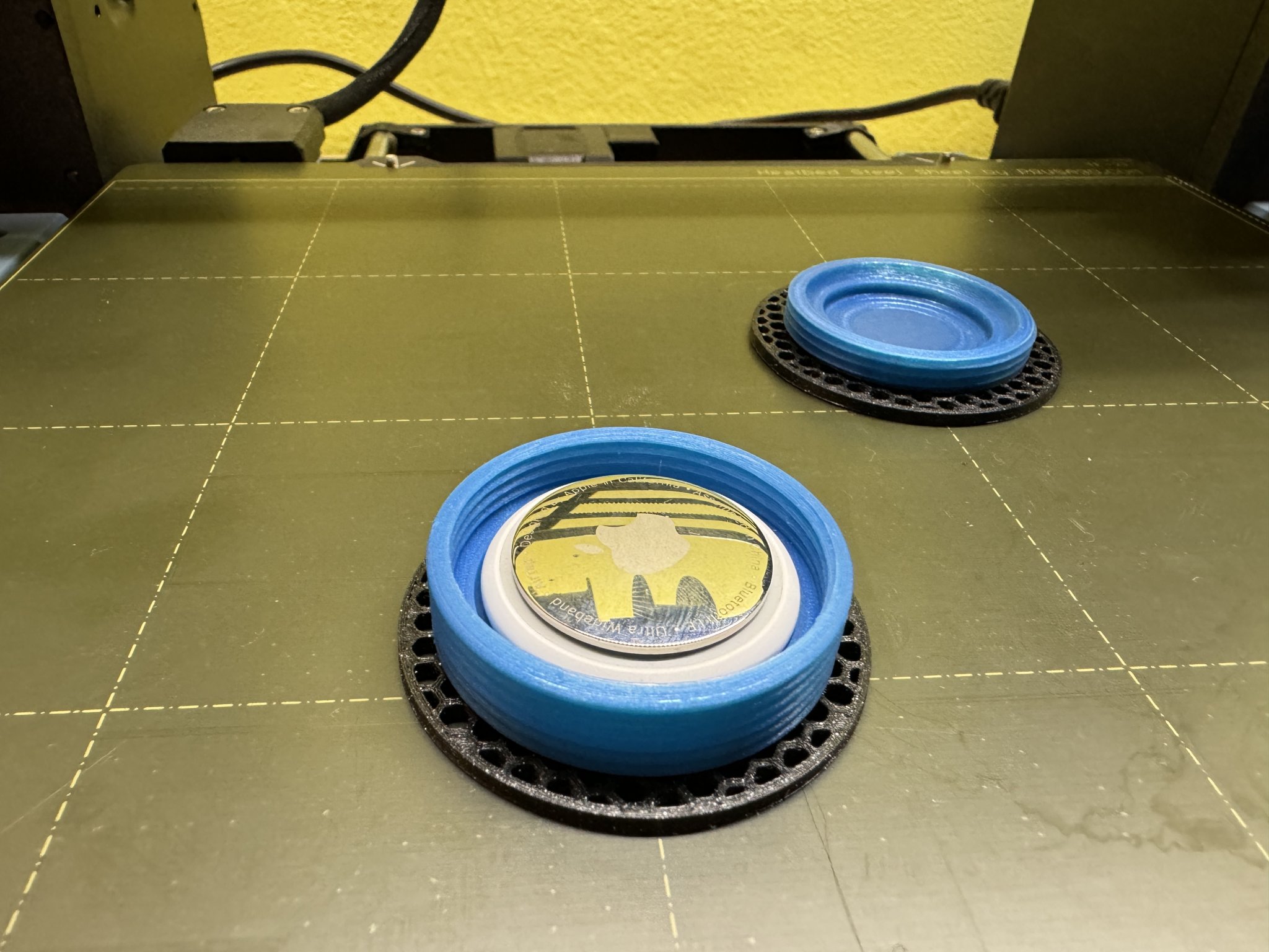 Móc chìa khóa giấu Airtag hình cuộn filament