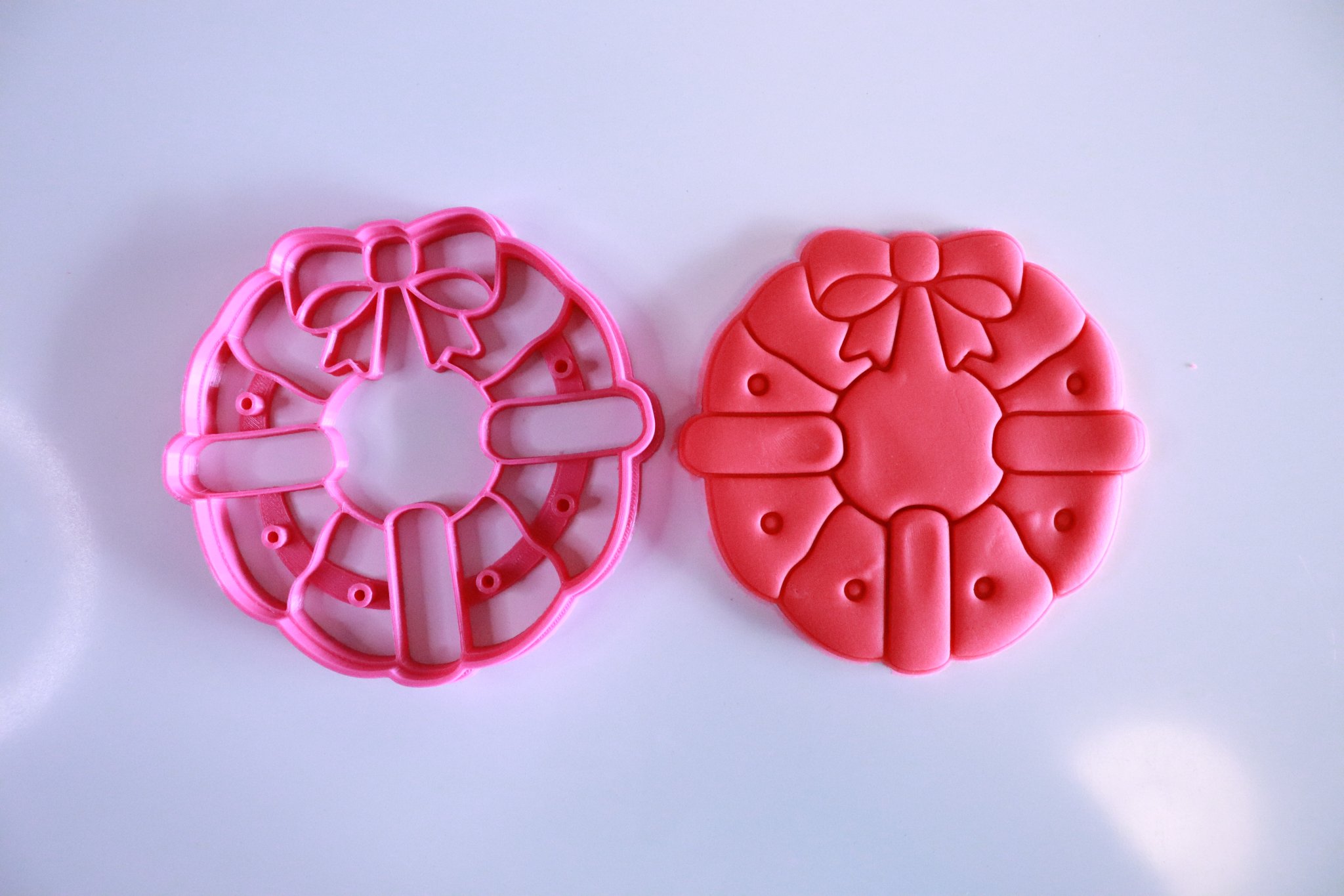 Công cụ cắt bánh quy hình vòng hoa Giáng Sinh