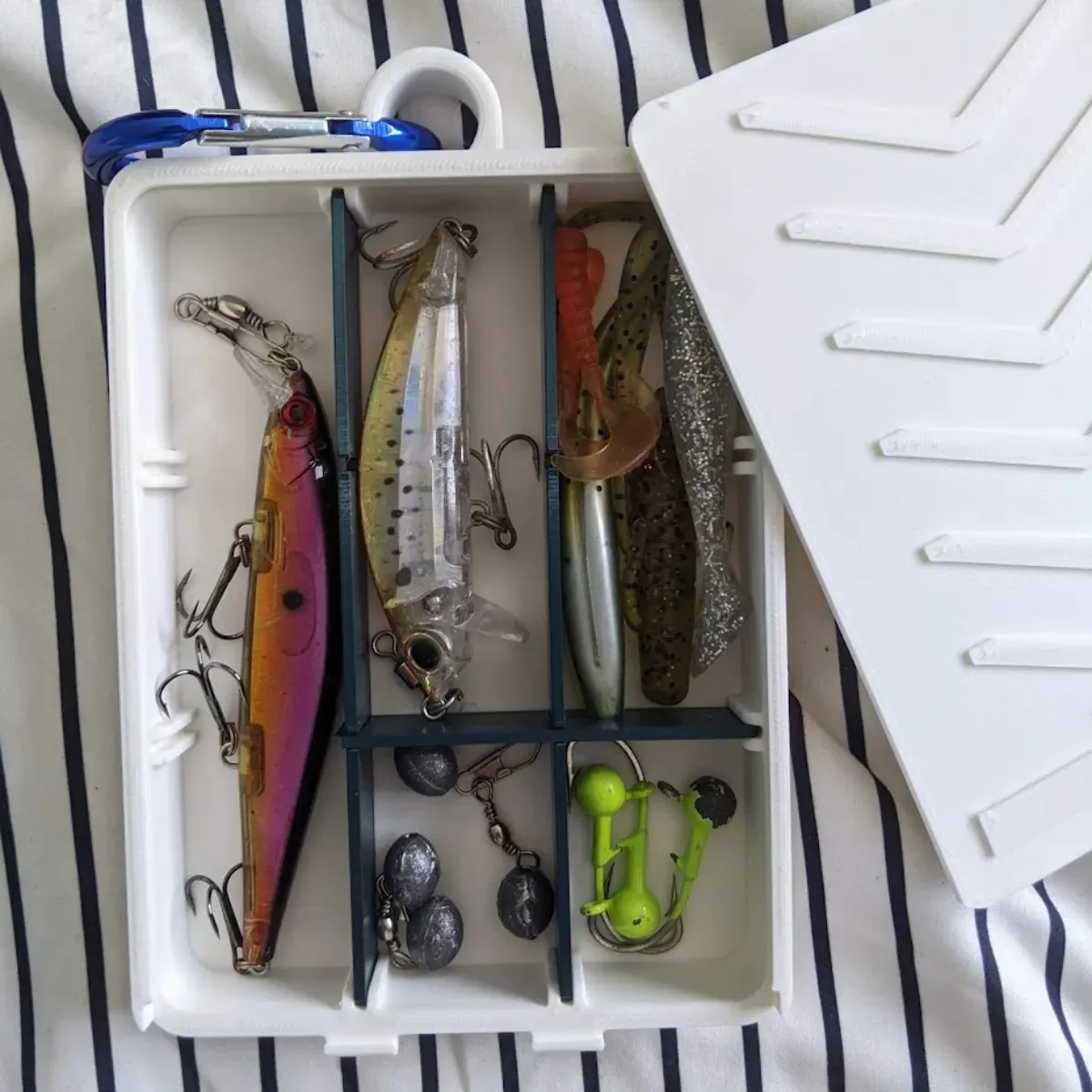 Hộp nhỏ có nắp trượt cho đồ câu cá