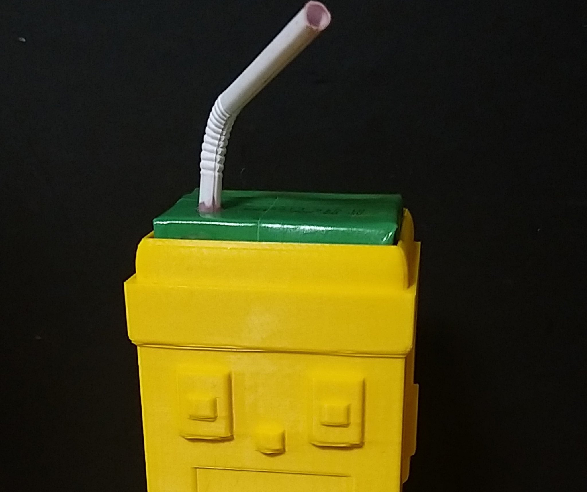 Giá đỡ chống bóp cho nước trái cây Tetrapak 200ml