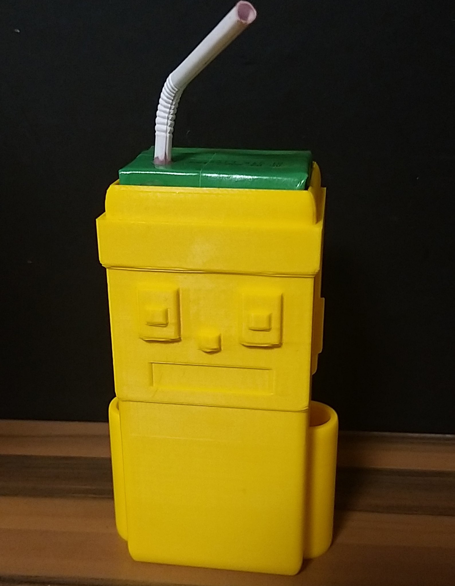 Giá đỡ chống bóp cho nước trái cây Tetrapak 200ml