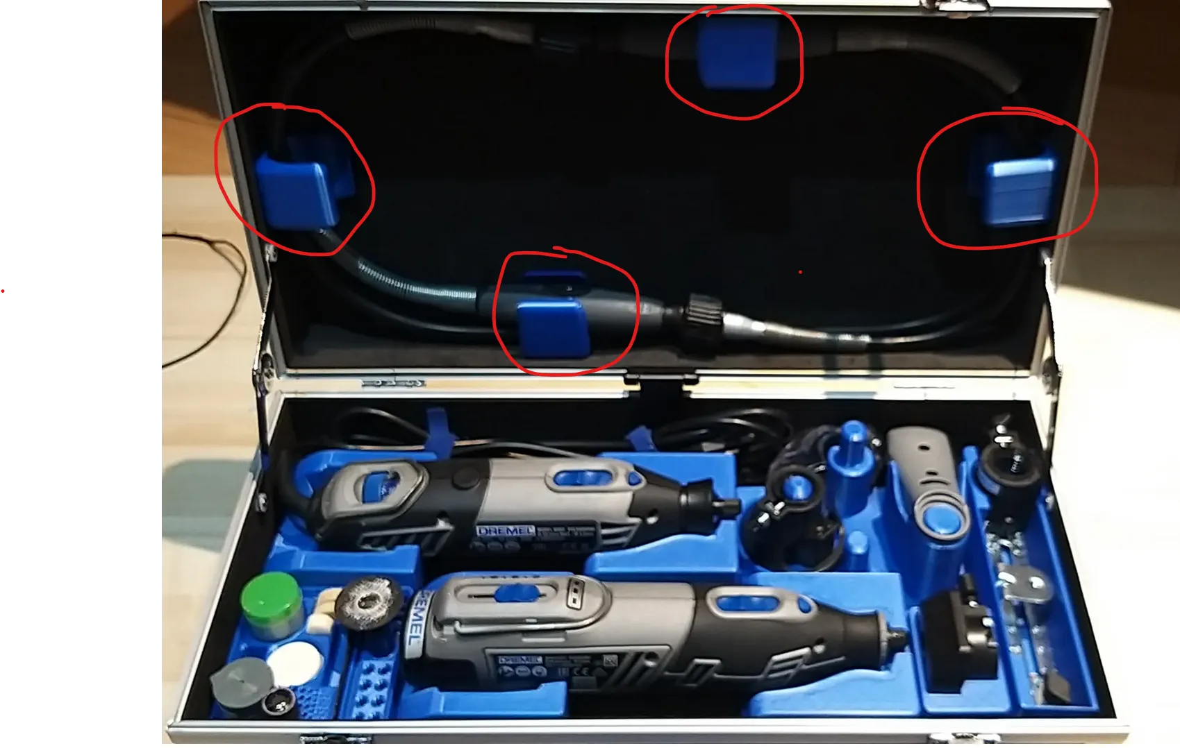 Giá đỡ cho Dremel Extension 225 trong hộp Dremel