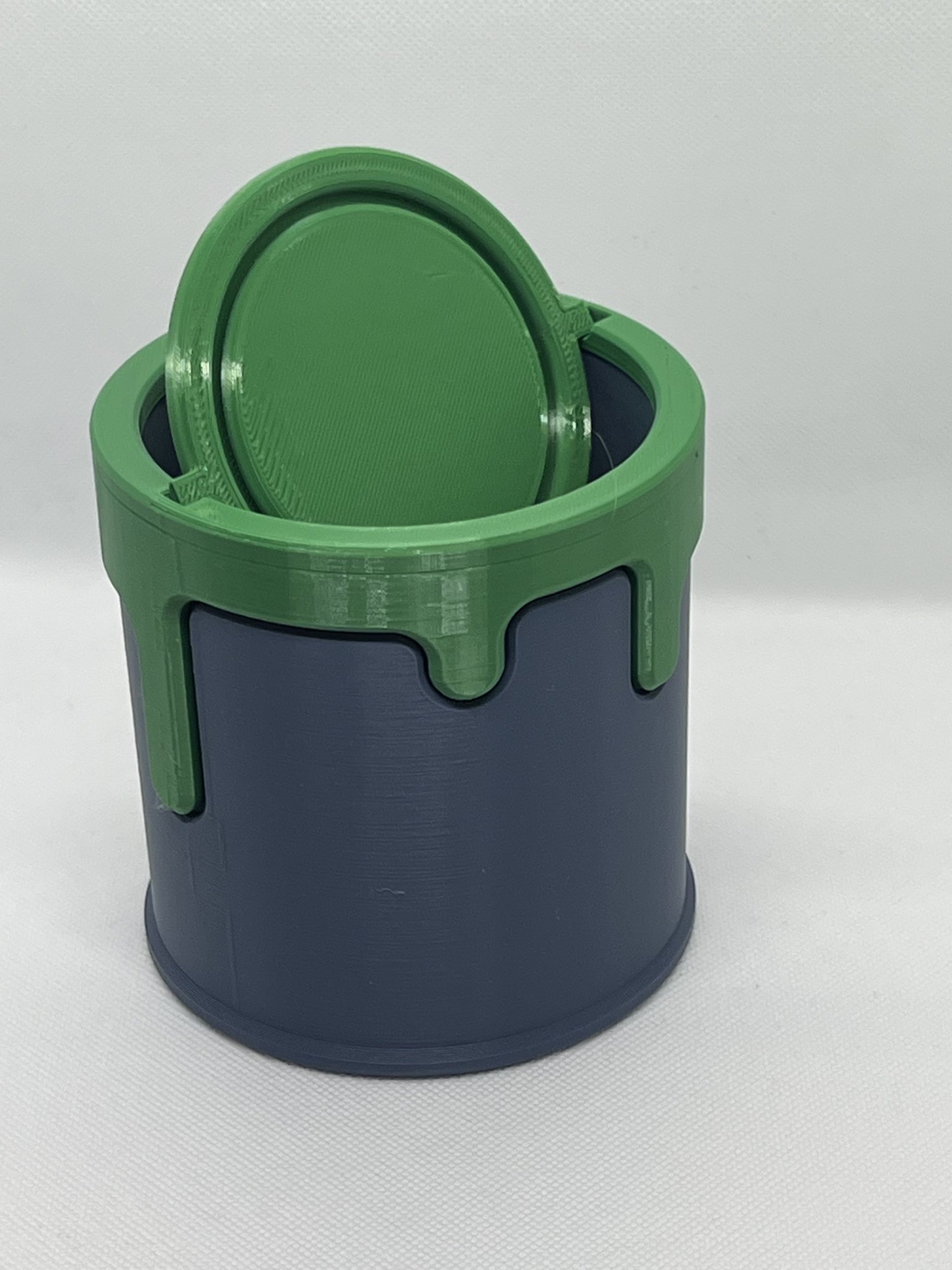 Nắp đậy có thể tháo rời cho thùng chứa nước nhỏ giọt