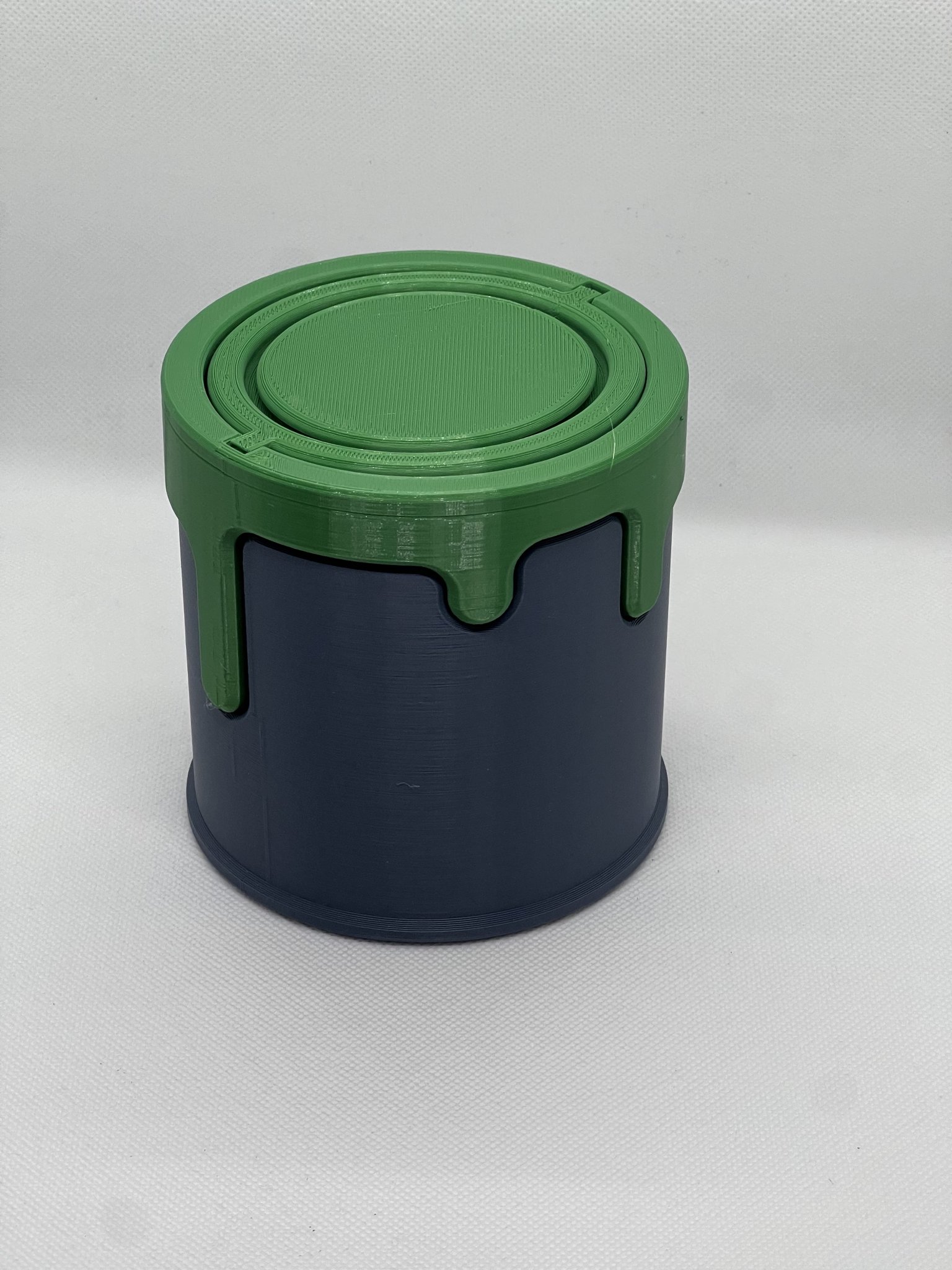 Nắp đậy có thể tháo rời cho thùng chứa nước nhỏ giọt