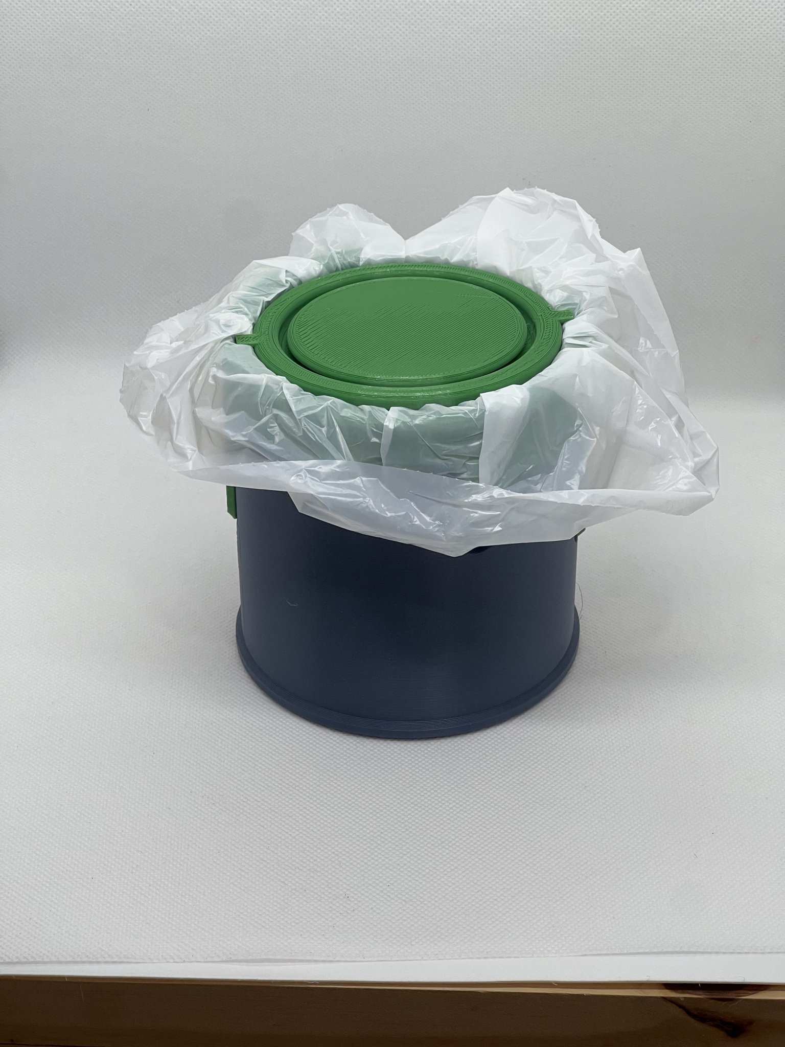 Nắp đậy có thể tháo rời cho thùng chứa nước nhỏ giọt