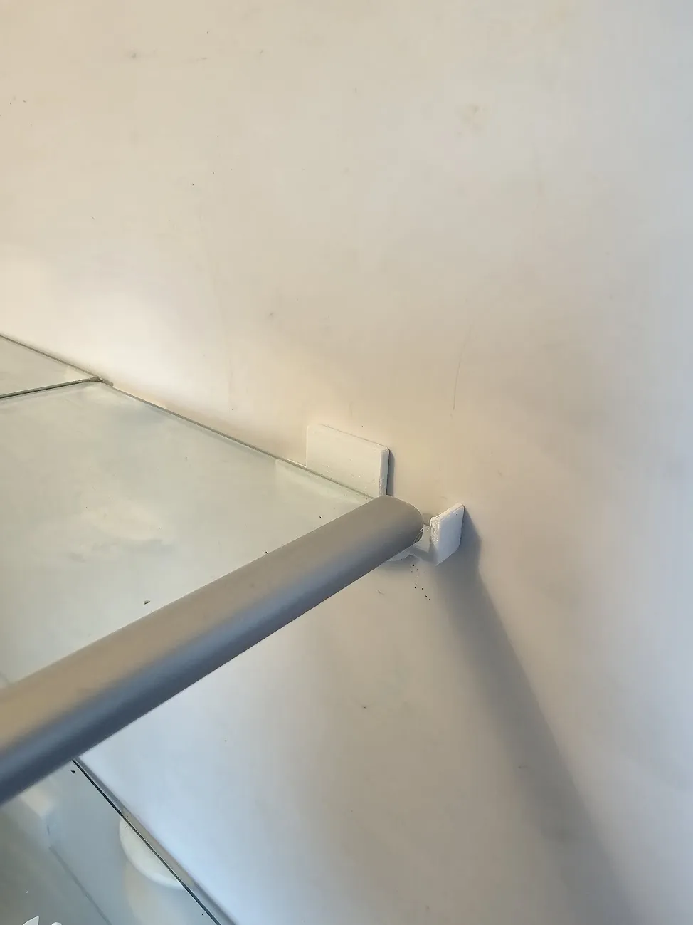 Giá đỡ cho phần trên của tủ lạnh Bosch KIR18E51