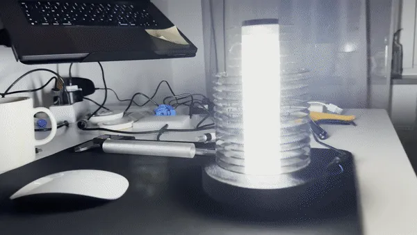 Đèn bàn từ đĩa HDD độc đáo và sáng tạo