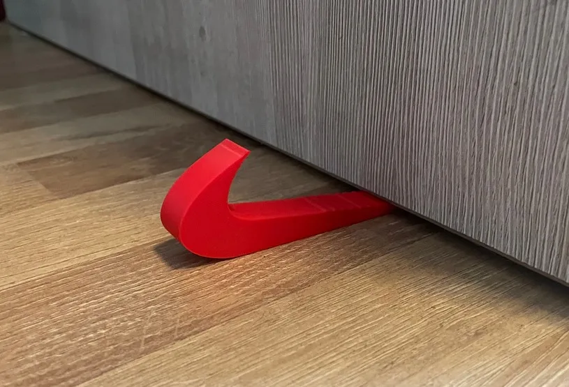 Giá đỡ cửa NIKE độc đáo cho gia đình