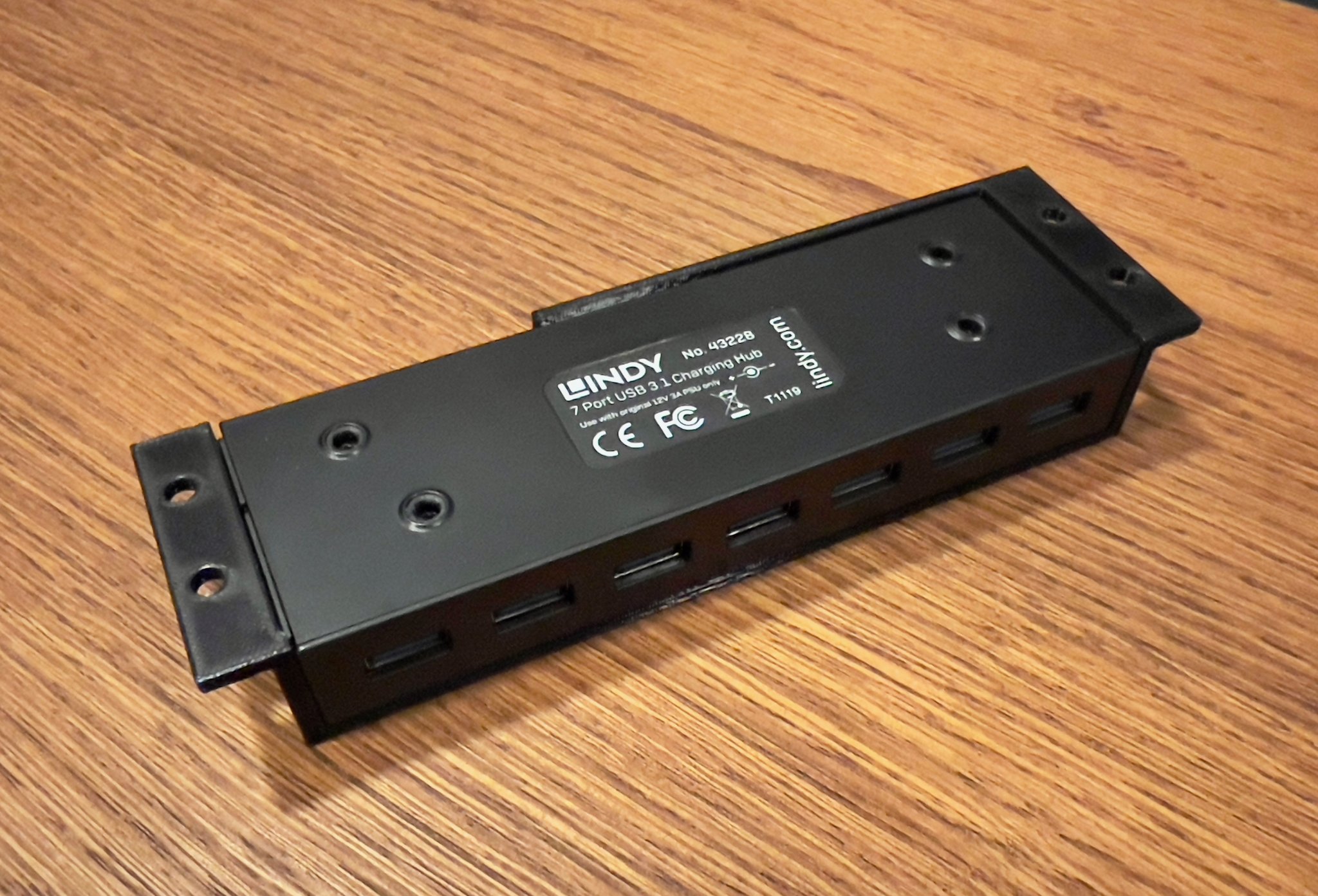 Giá đỡ USB-HUB 7 cổng cho bàn dưới (Lindy 43228)