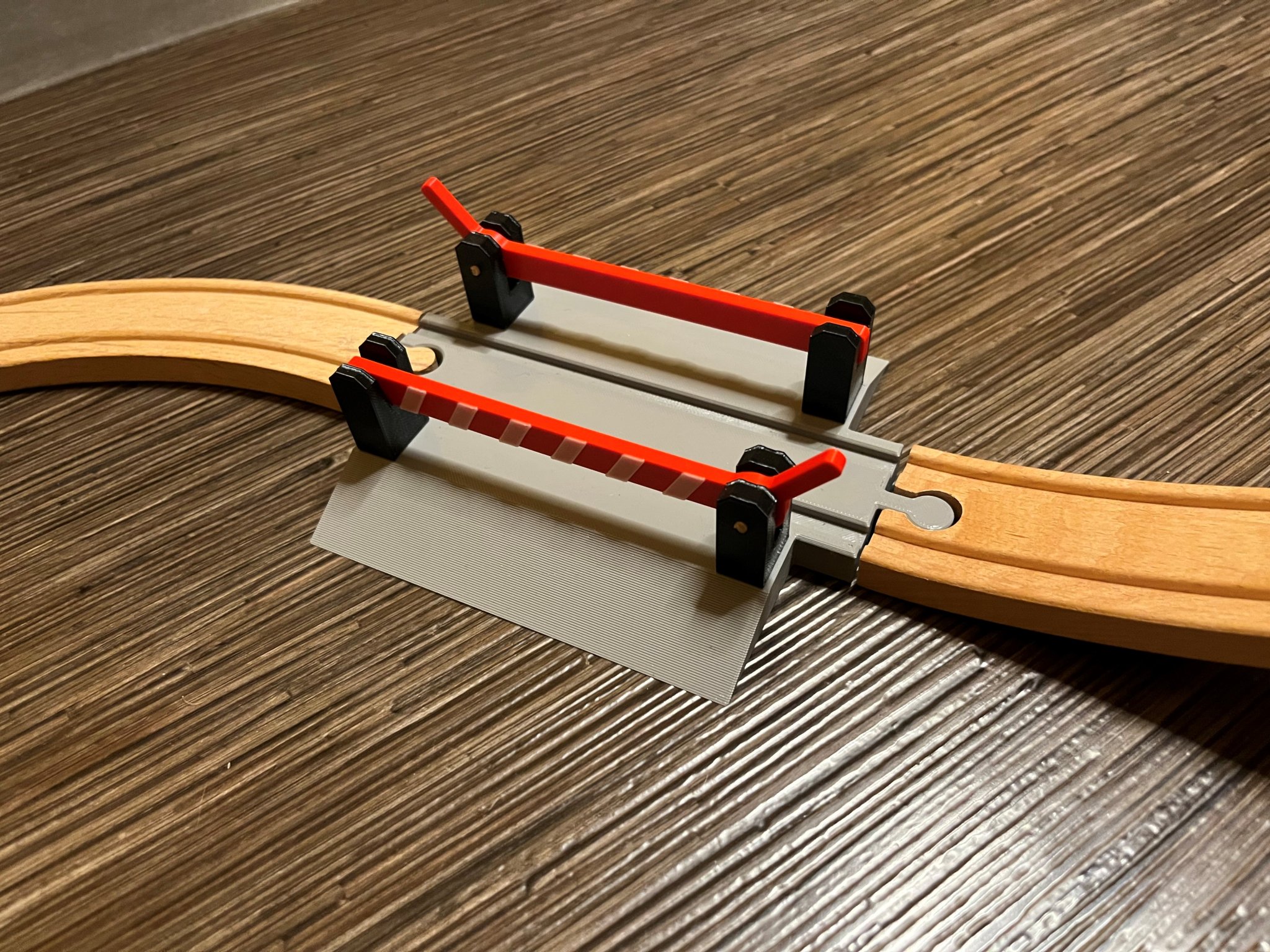 Cầu giao thông đường sắt có rào chắn cho tàu gỗ