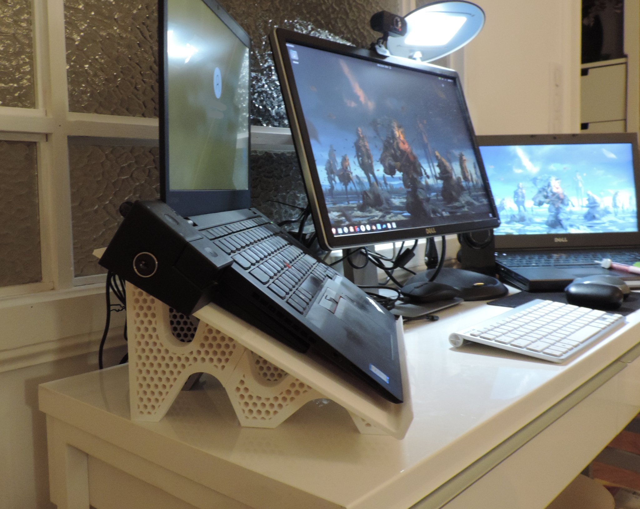 Giá đỡ laptop đa năng nghiêng 30° cho kích thước 13-16