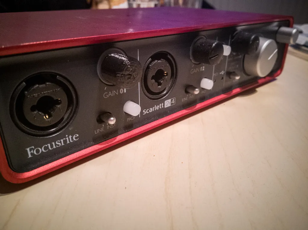 Núm điều chỉnh Gain cho Focusrite Scarlett 2i4