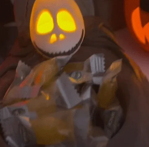 Giá đỡ kẹo Skellington với đèn LED ấm áp