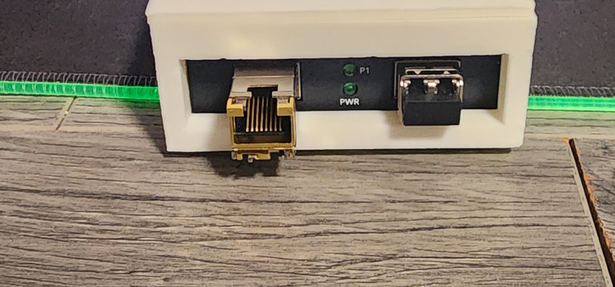 Giá đỡ tường cho bộ chuyển đổi media 10Gtek