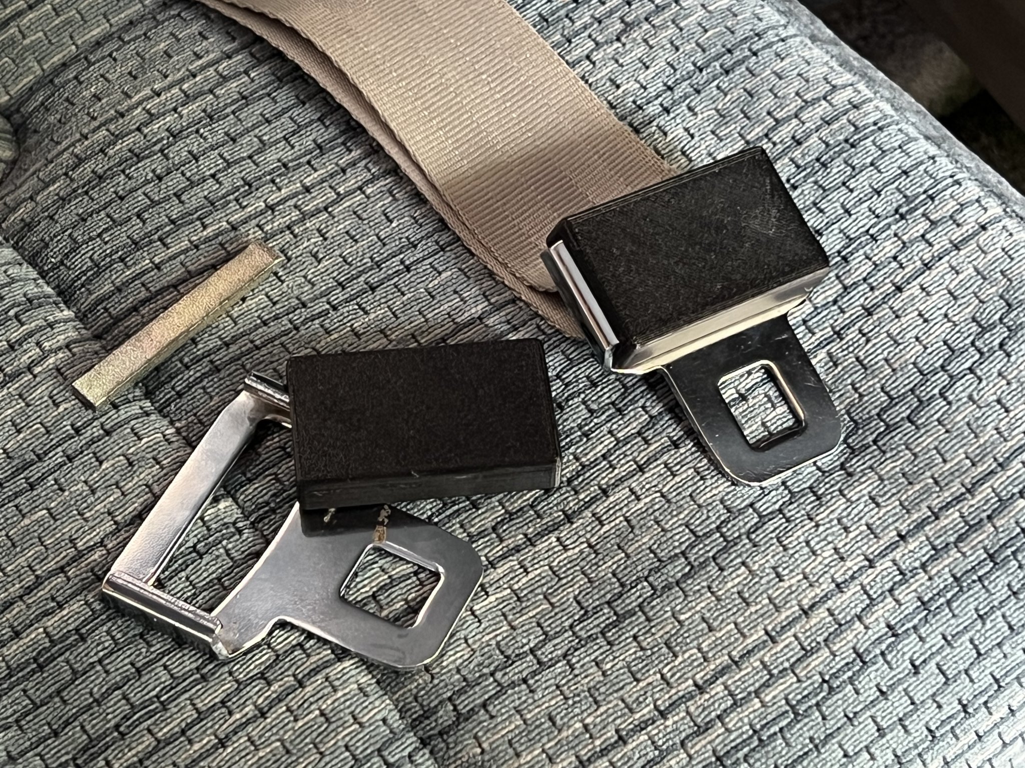 Nắp đậy dây an toàn cho xe Ford Econoline 1990 từ Sportsmobile