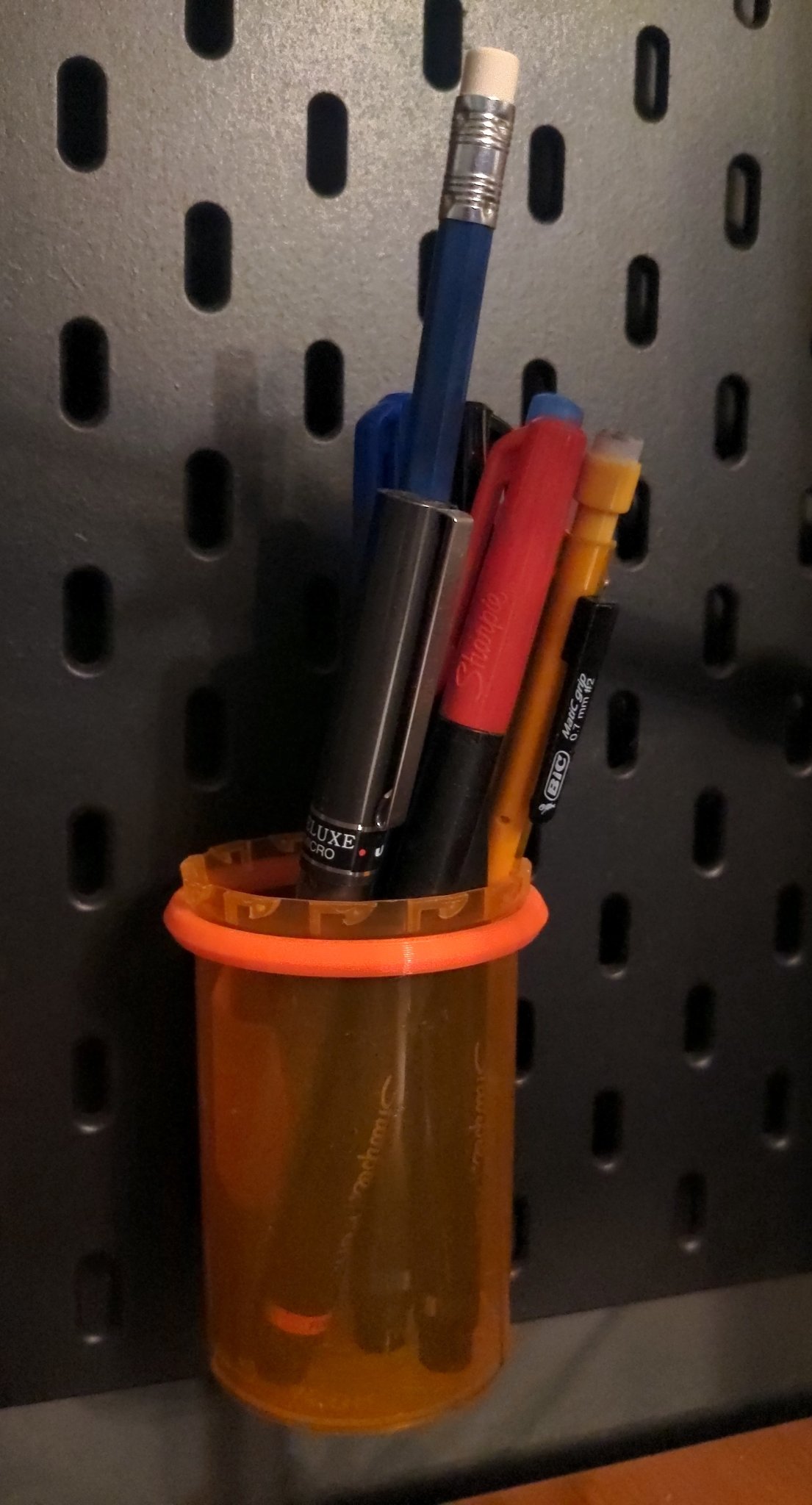 Giá đỡ bút từ chai thuốc 50mm cho bảng Skadis