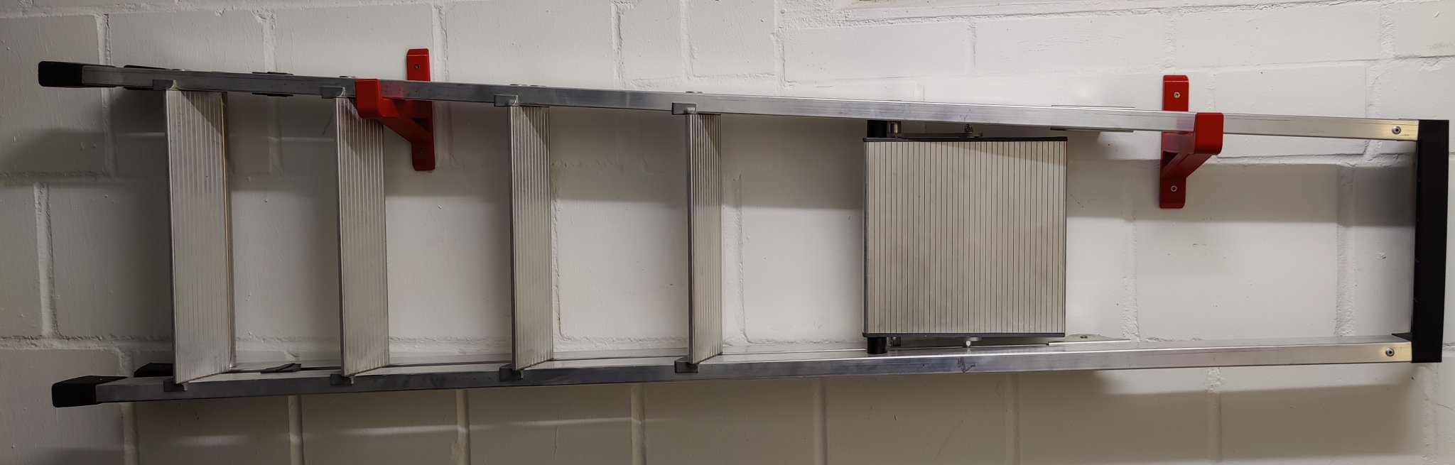 Giá đỡ tường chắc chắn cho thang lên tường