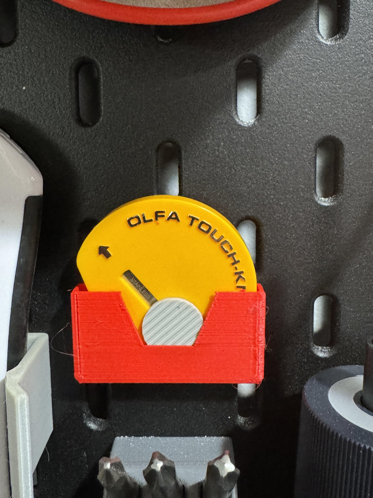 Giá đỡ dao cắt Olfa Touchknife cho tường Ikea Skadis