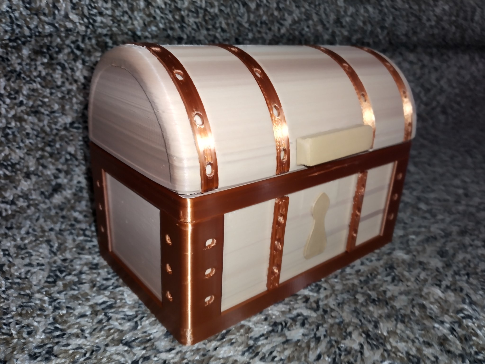 Hộp đựng cờ vua bằng gỗ kiểu kho báu