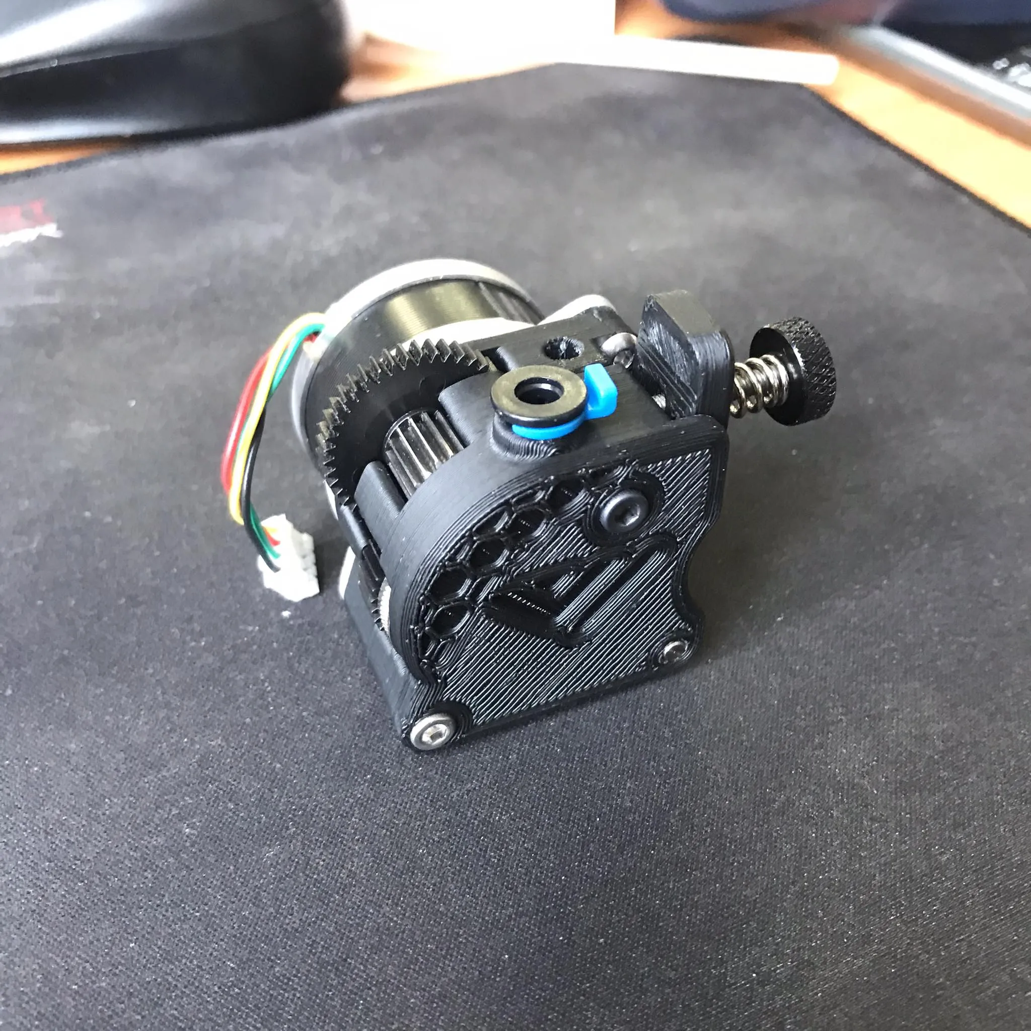 Vỏ máy ép LGX lite với logo Vzbot