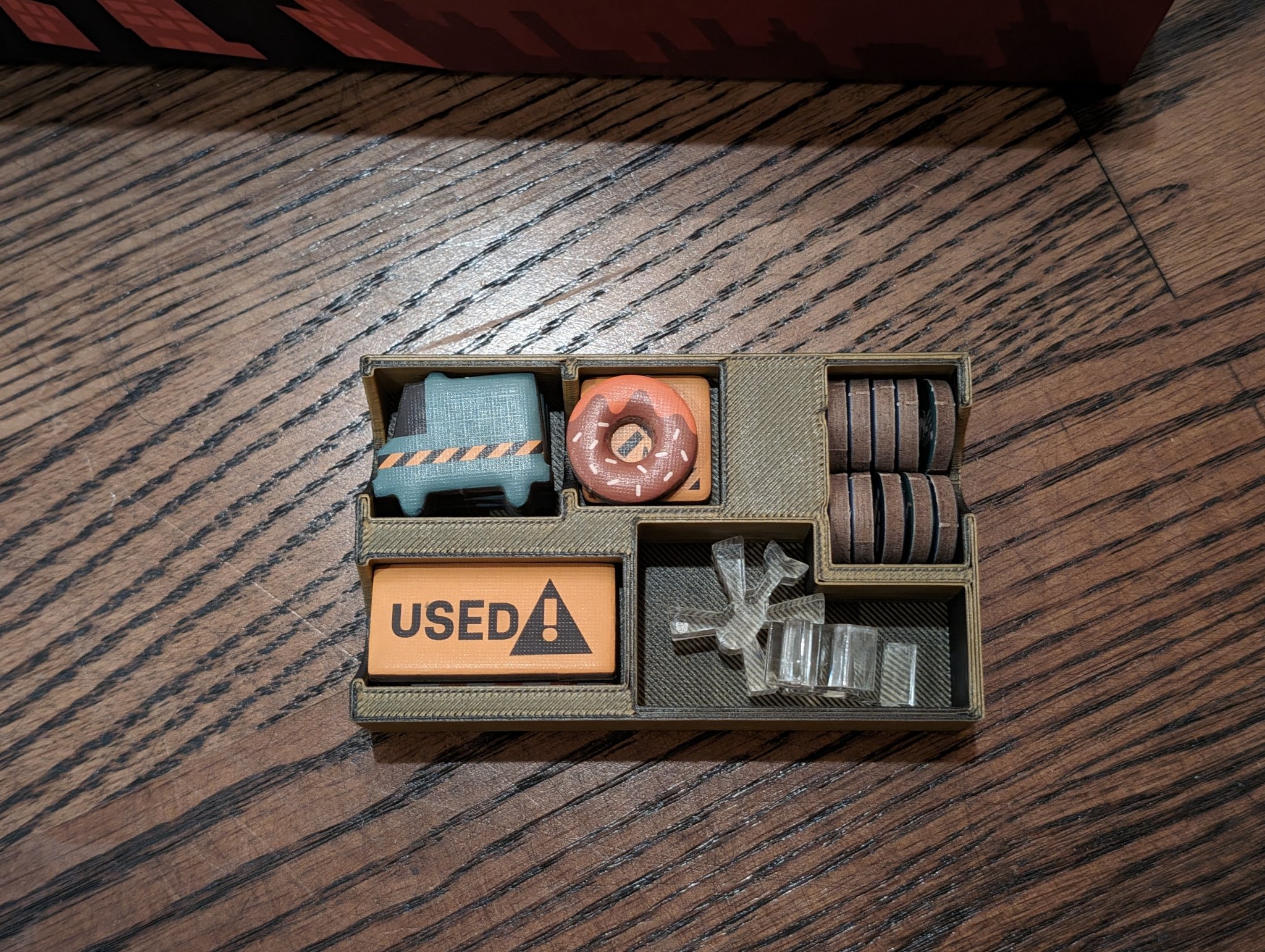 Hộp đựng trò chơi cho board game RUN của Fowers Games