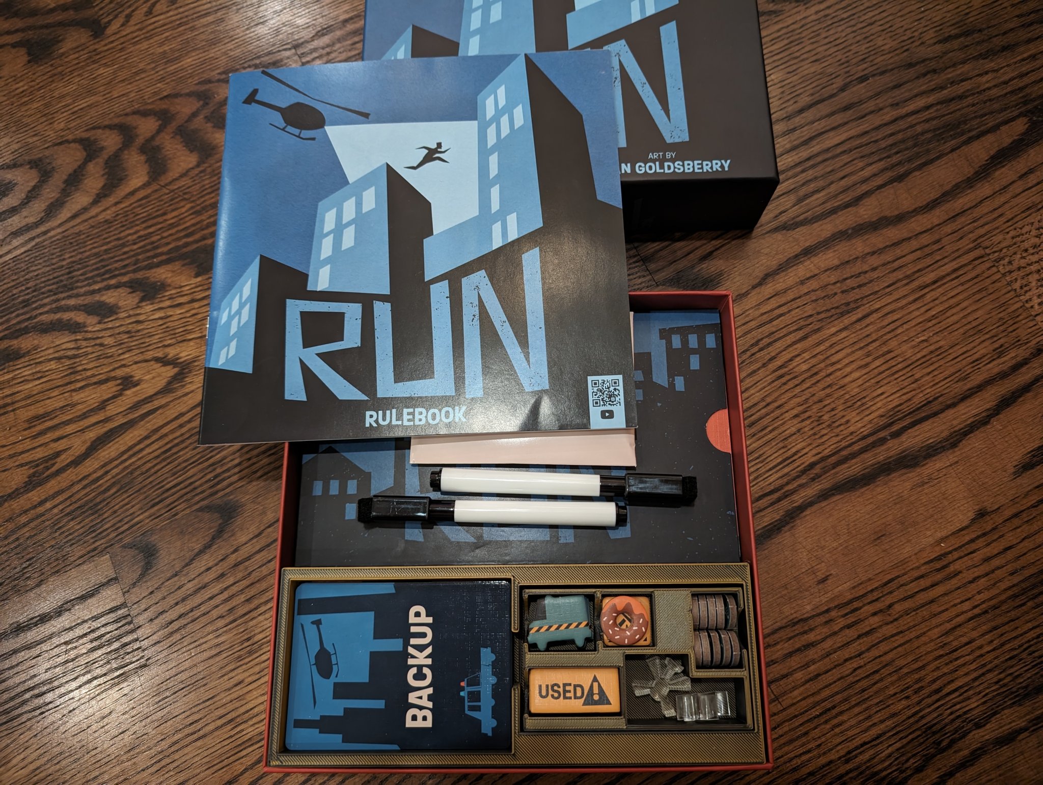 Hộp đựng trò chơi cho board game RUN của Fowers Games