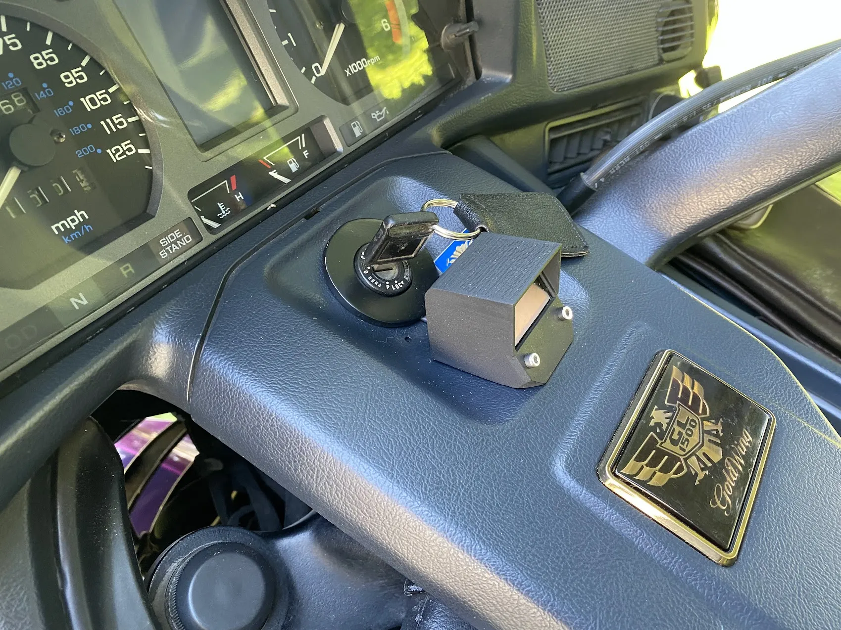 Vỏ màn hình OLED 1.3" với và không có che nắng