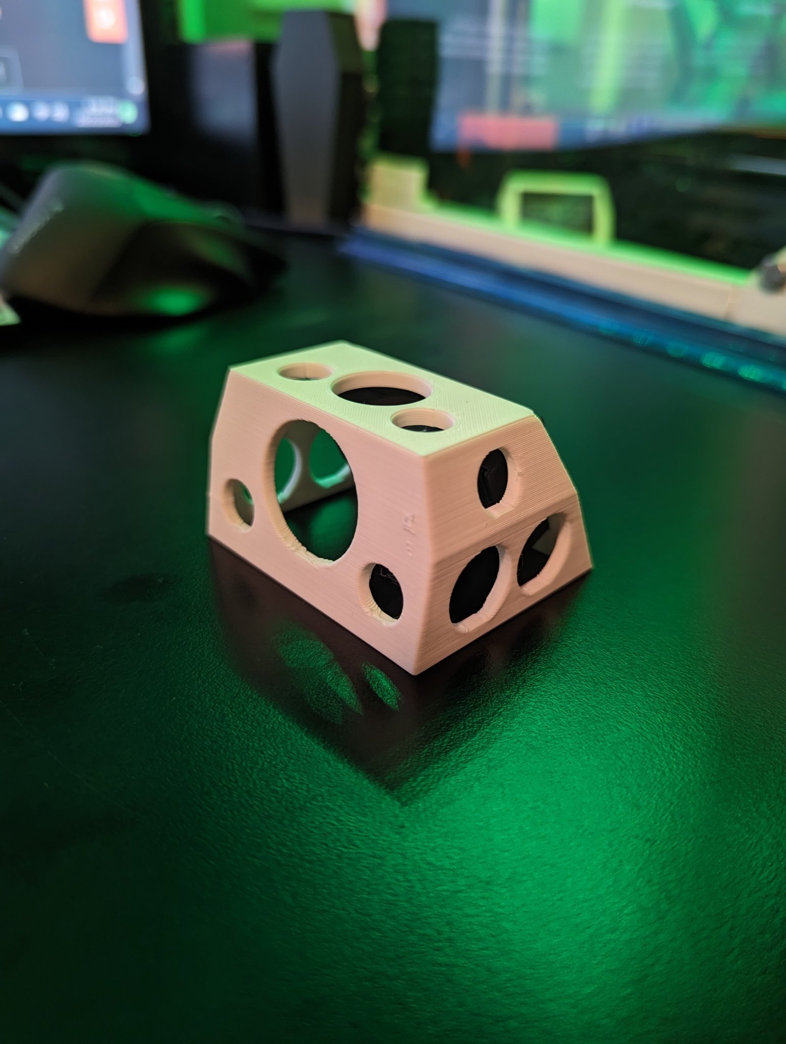 Giá đỡ đồng hồ đo nhiệt độ và độ ẩm trong hộp kín