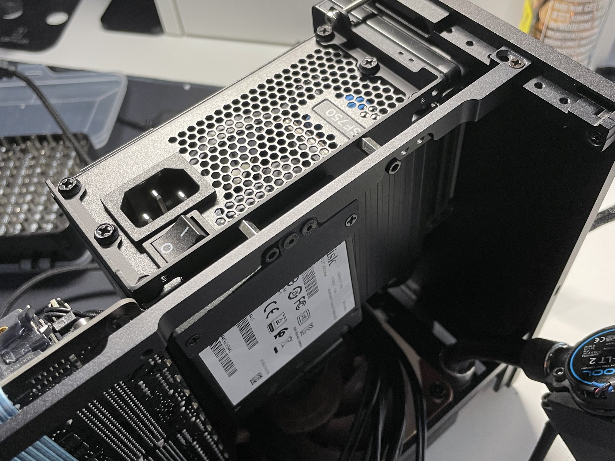 Giá đỡ SSD và quạt tản nhiệt cho Formd T1 V2