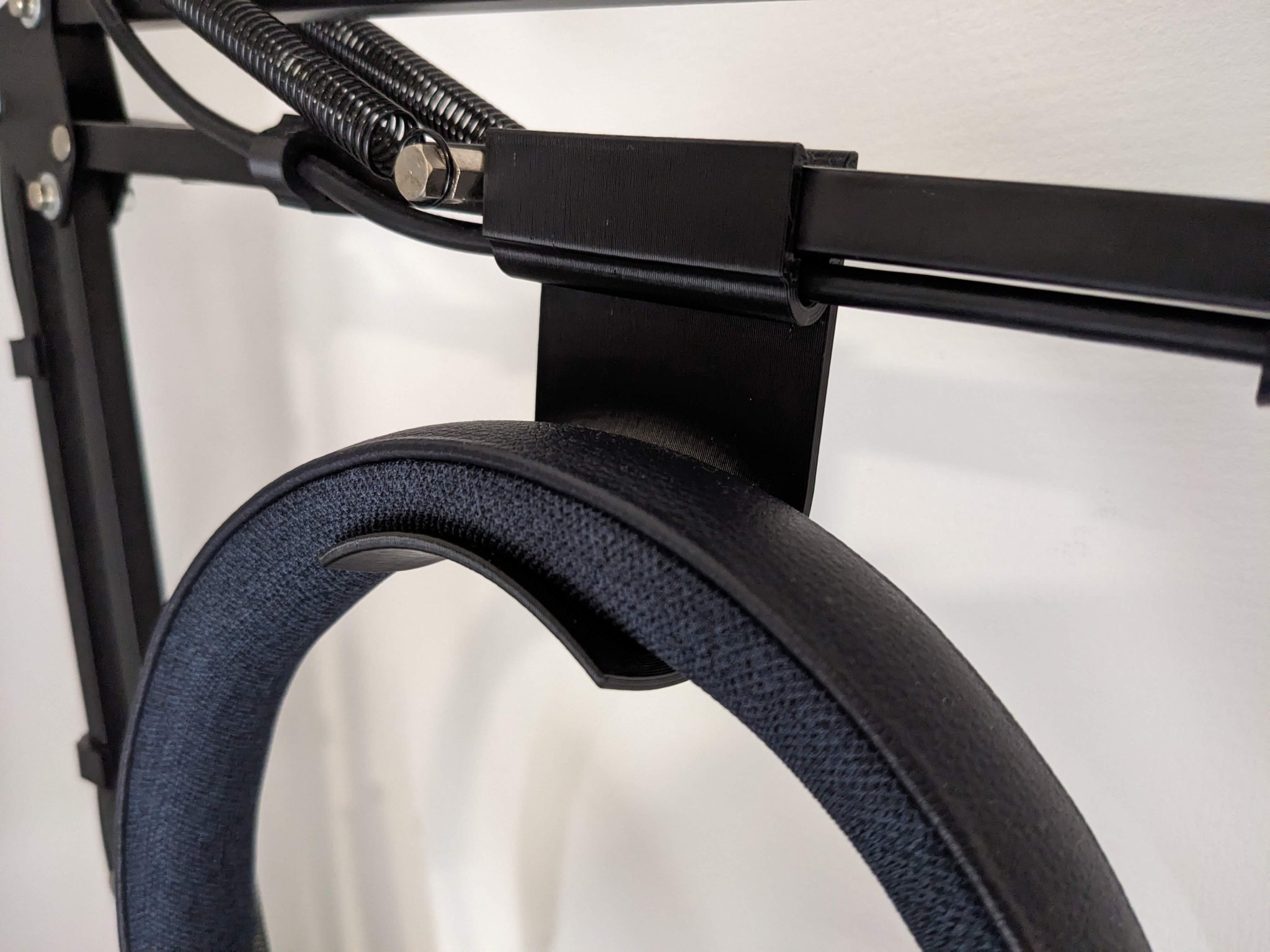 Giá treo tai nghe gắn trên cần micro