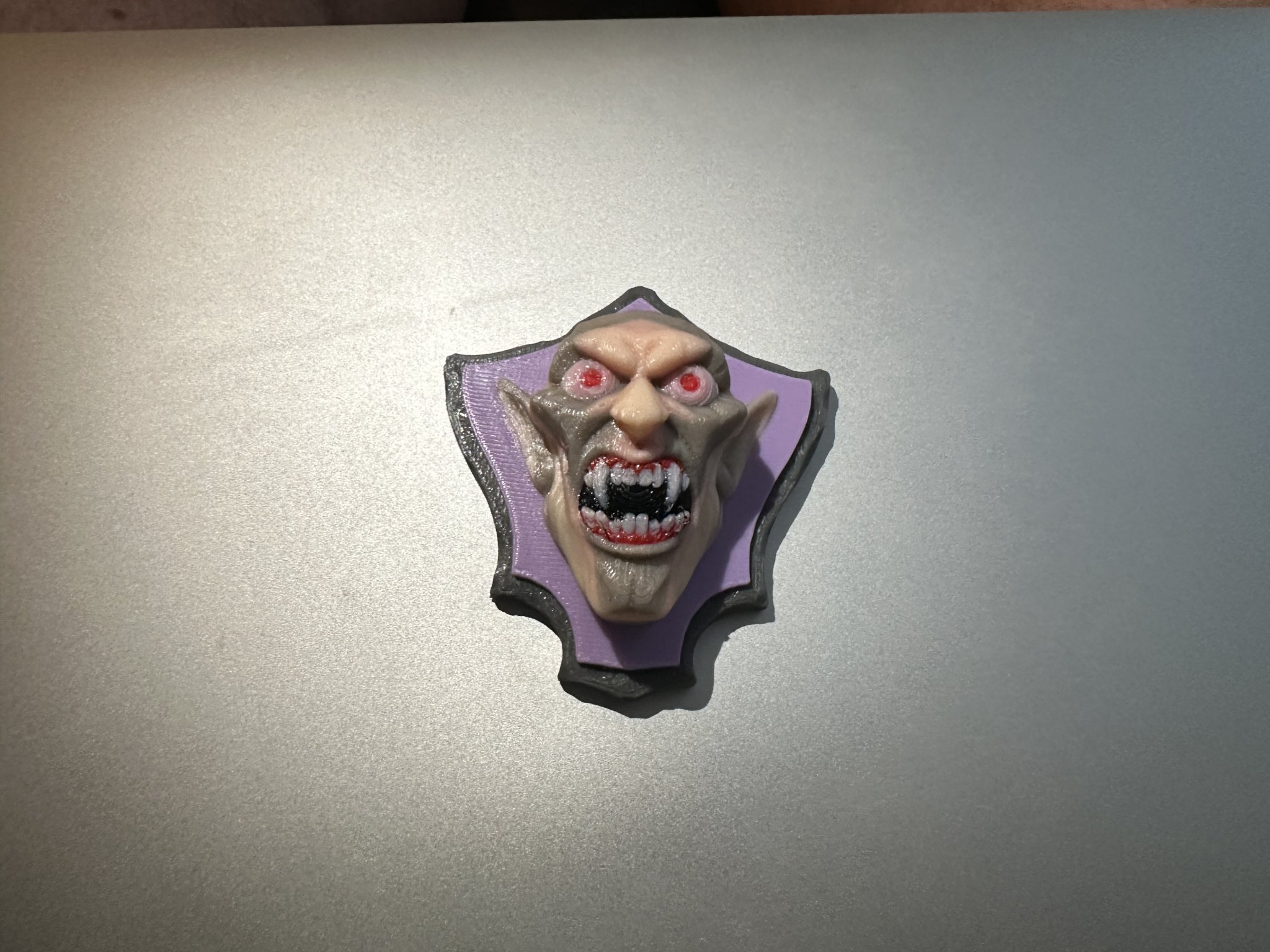 Biểu tượng Vampire Plaque in một màu sắc