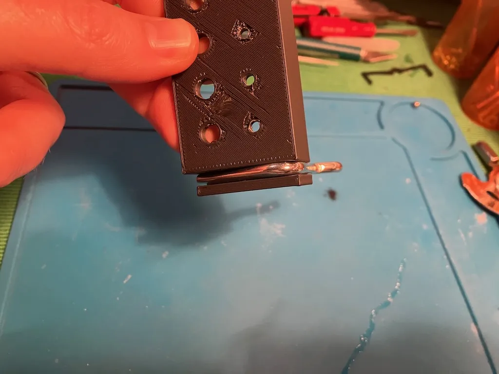 Giá đỡ công cụ tùy chỉnh cho bảng ghim