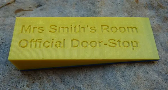 **Giá đỡ cửa có nhãn cho lớp học**