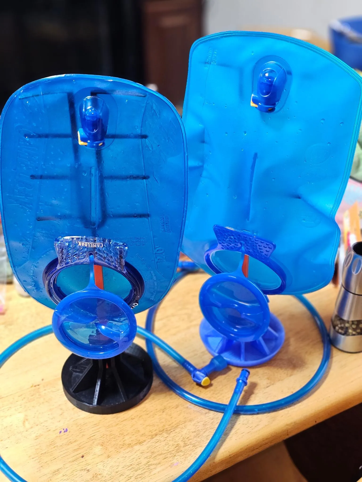 Giá đỡ làm khô bình Camelbak và bình nước khác