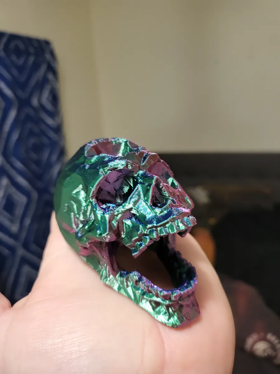 Giá đỡ bút hình đầu lâu phong cách Low Poly