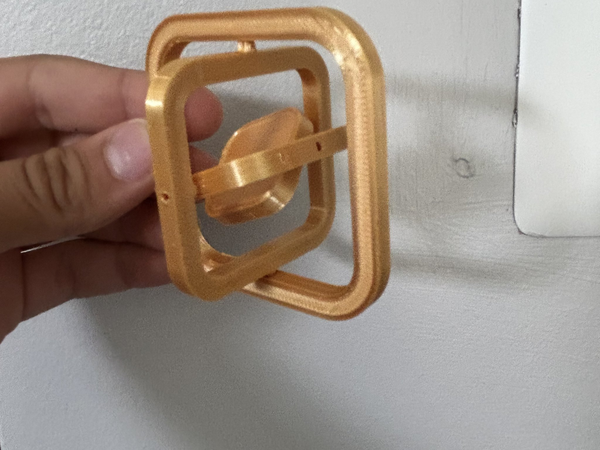 Gyro quay độc đáo không cần hỗ trợ