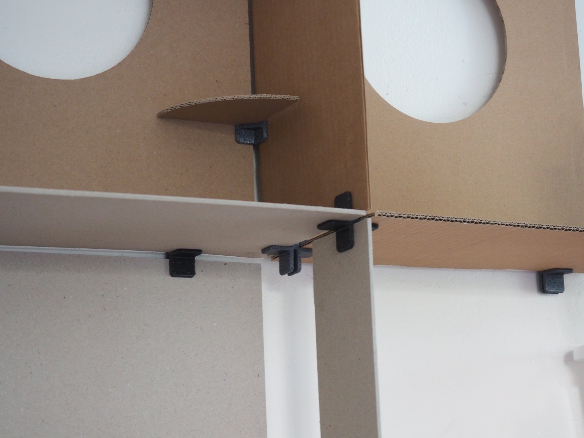 Nhà búp bê bằng bìa cứng mô-đun lấy cảm hứng từ Nakagin