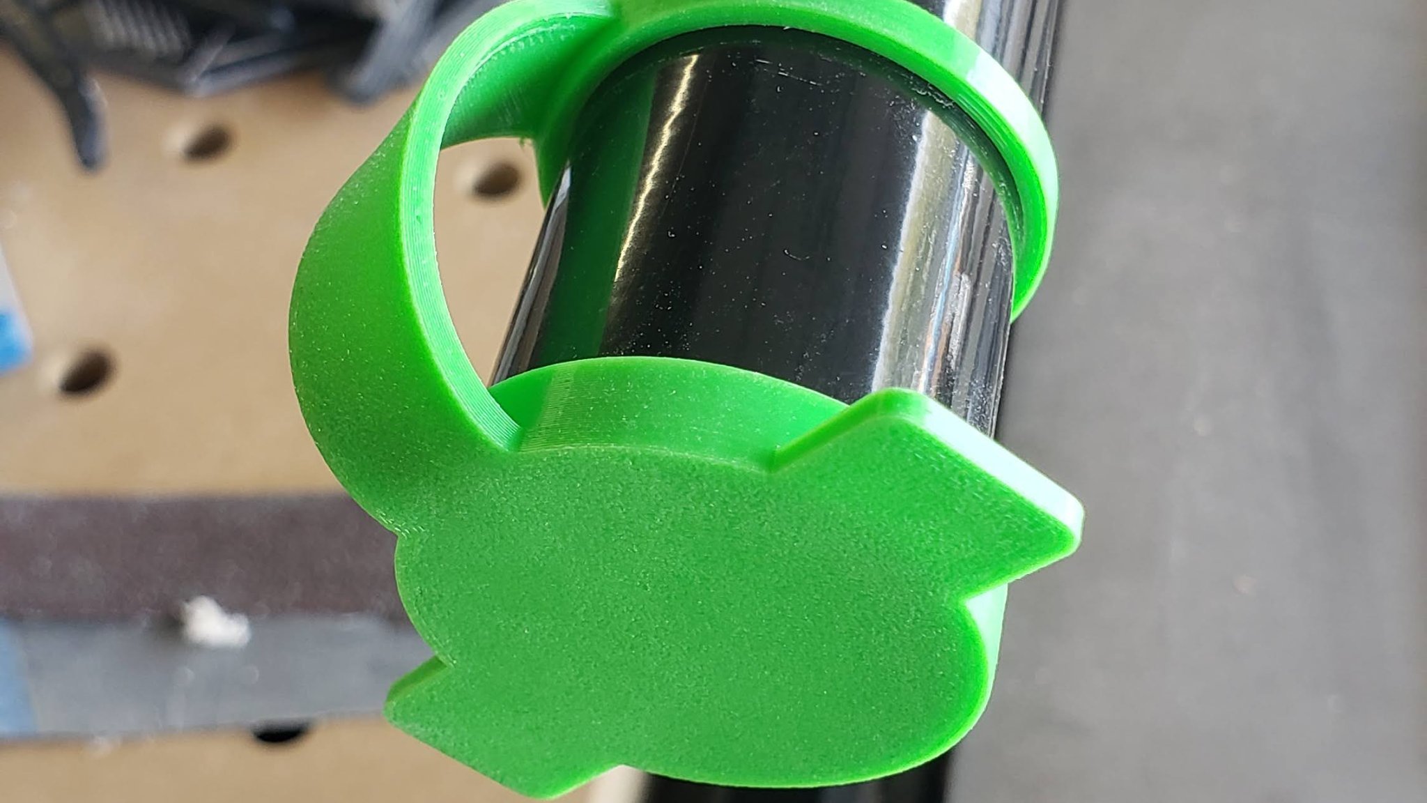 Bịt thu bụi trên máy cưa bàn Harvey bằng TPU