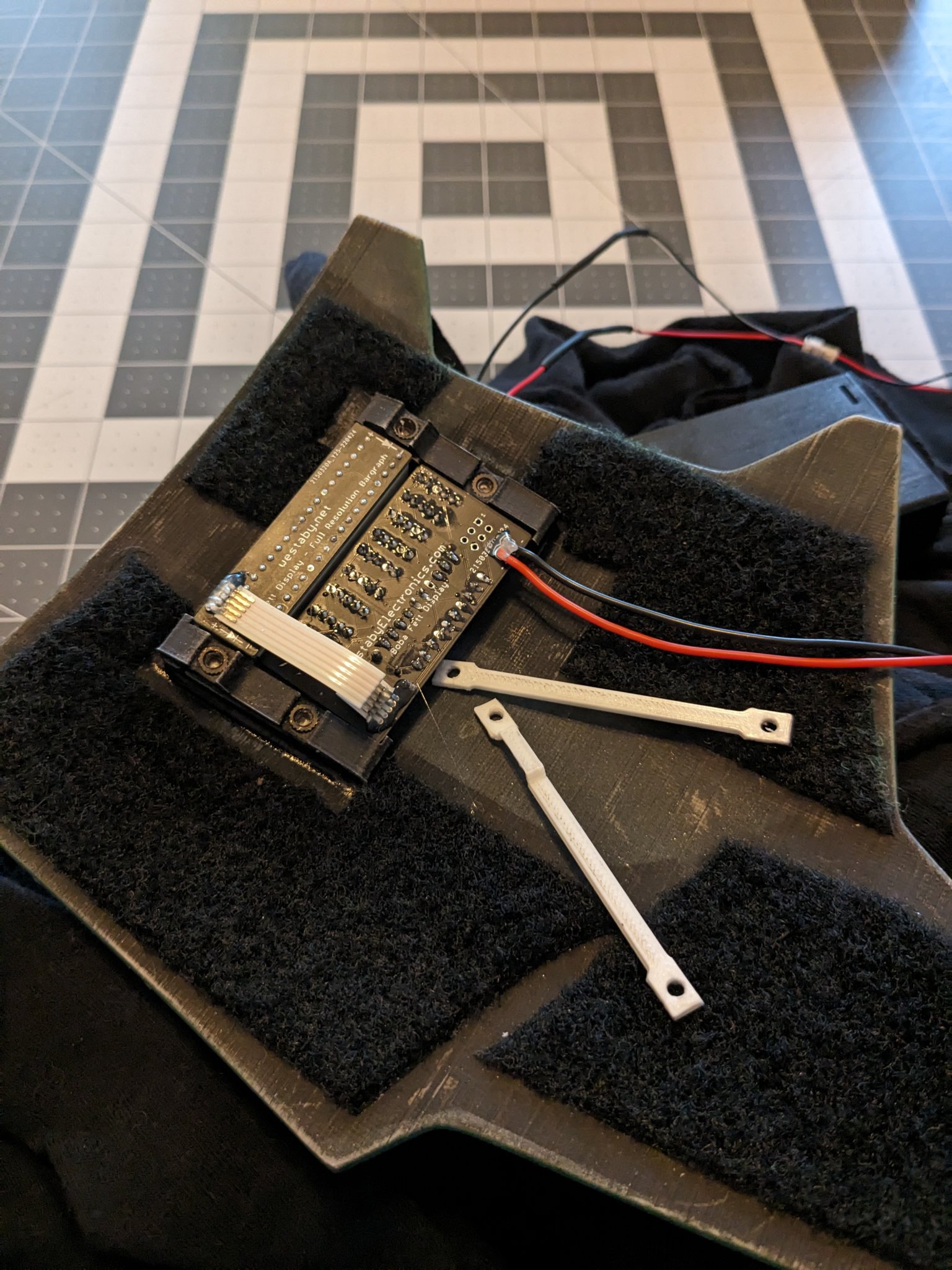 Giá đỡ hiển thị ngực Boba Fett cho Westaby Electronics