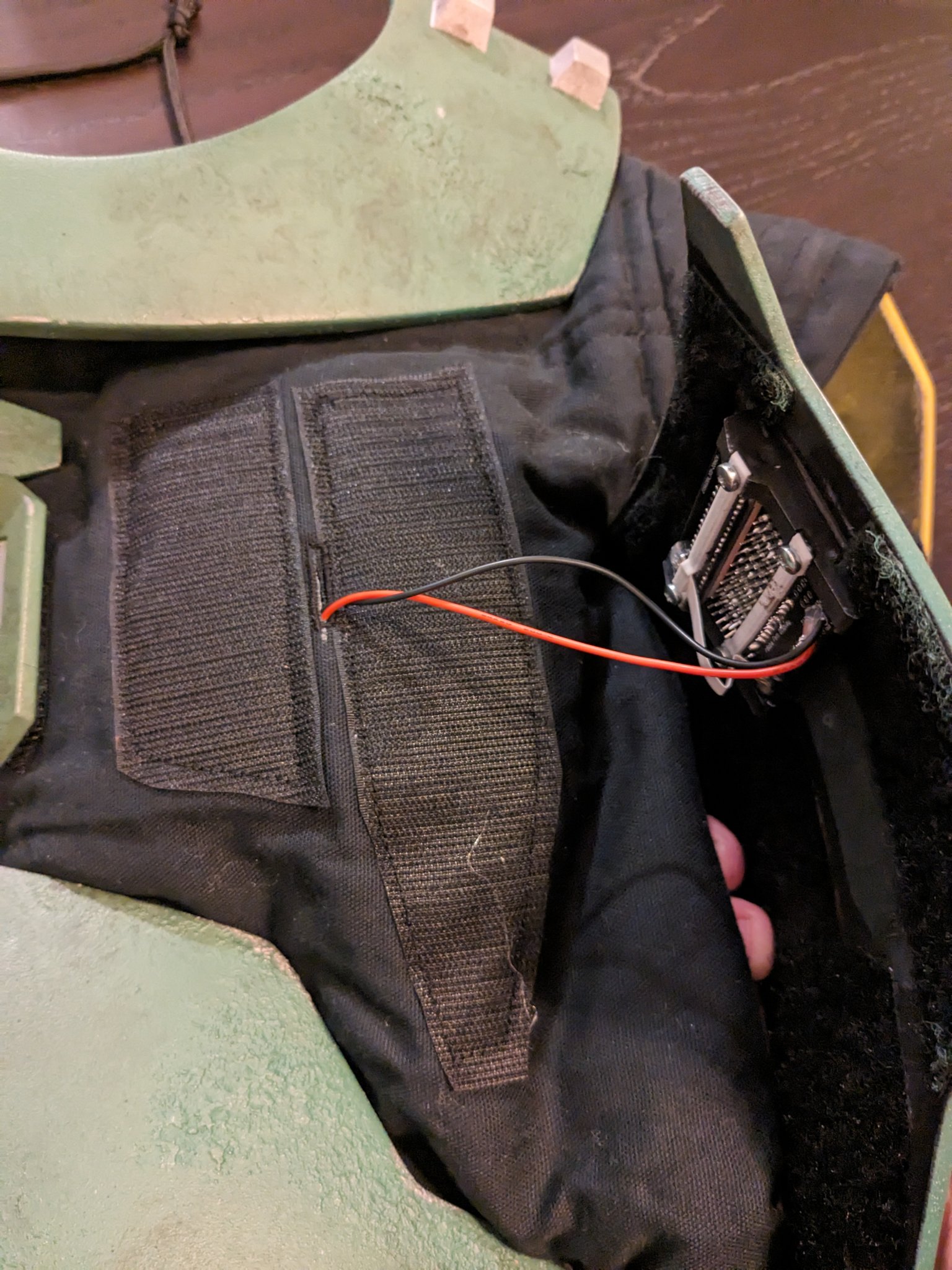 Giá đỡ hiển thị ngực Boba Fett cho Westaby Electronics