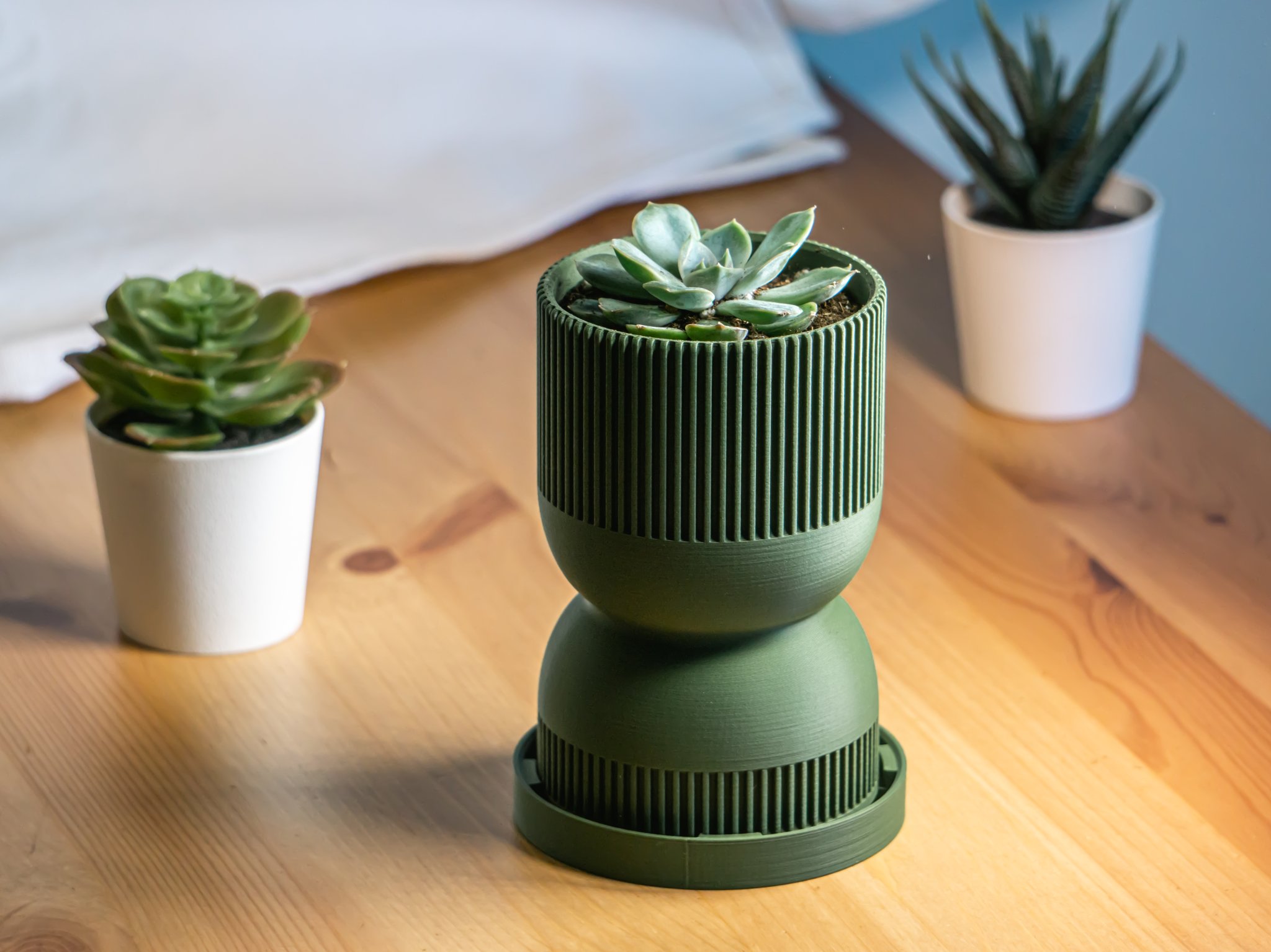 Chậu cây hình đồng hồ cát phong cách hiện đại giữa thế kỷ