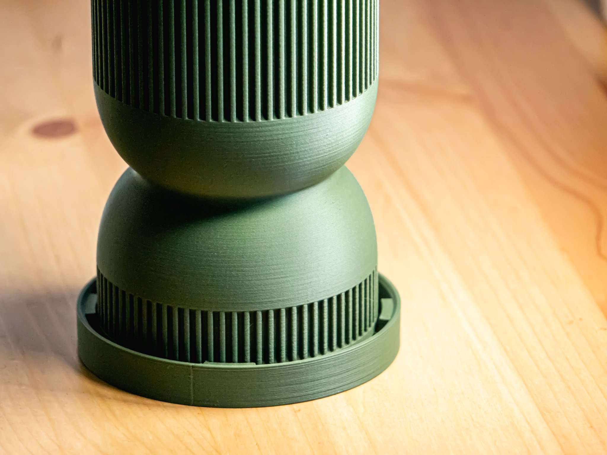 Chậu cây hình đồng hồ cát phong cách hiện đại giữa thế kỷ