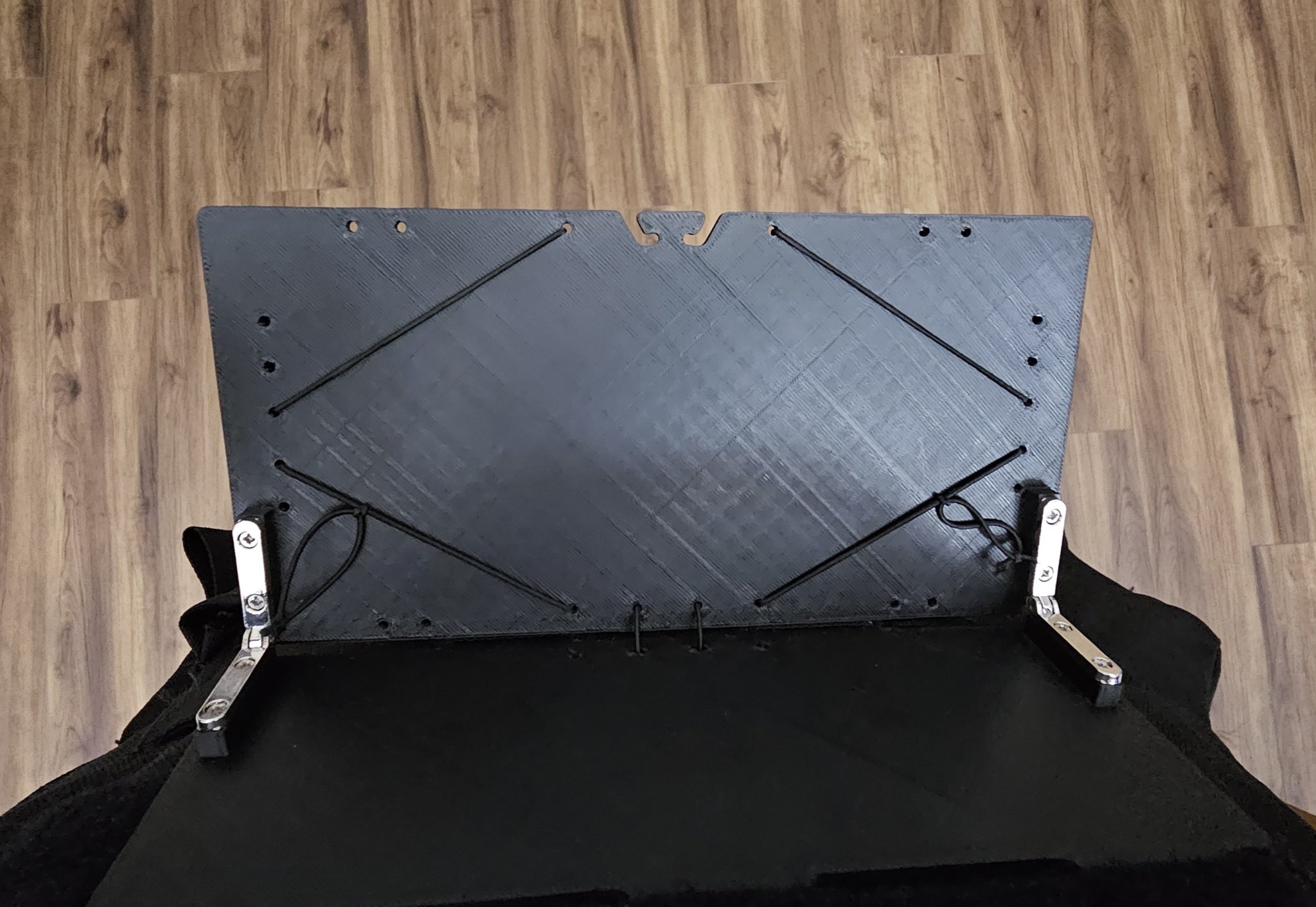 Giá đỡ điện thoại gắn Molle với bản lề 90 độ