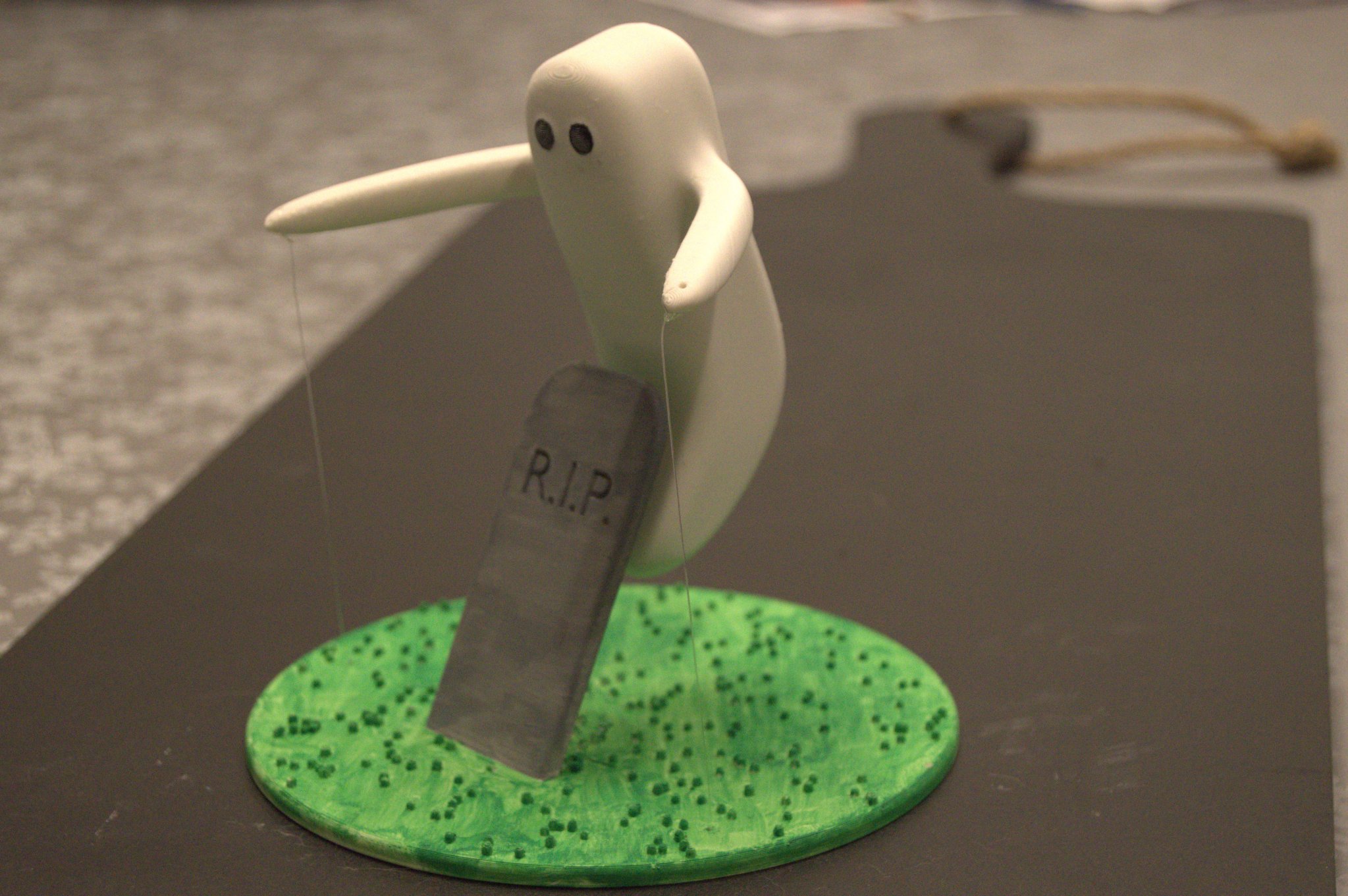 Ma Nơron Nổi Bồng Bềnh Trên Mộ