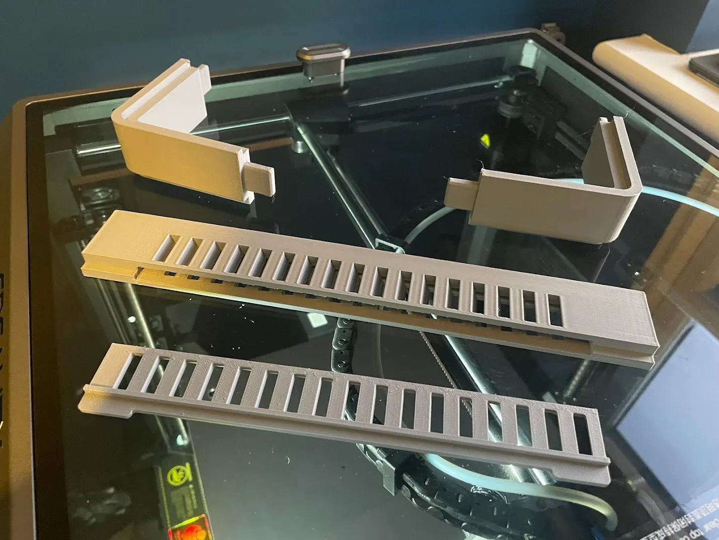 Giá đỡ nắp cho máy in Creality K1 Max với nắp kính