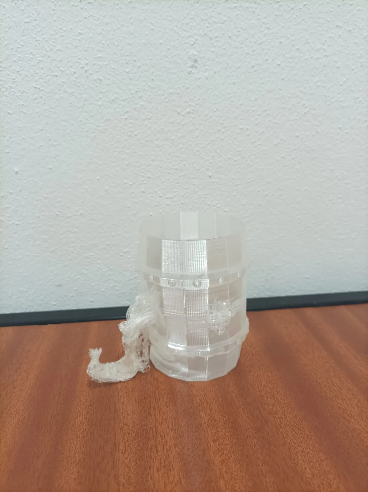 Cốc rượu vang hình thùng xoắn ốc