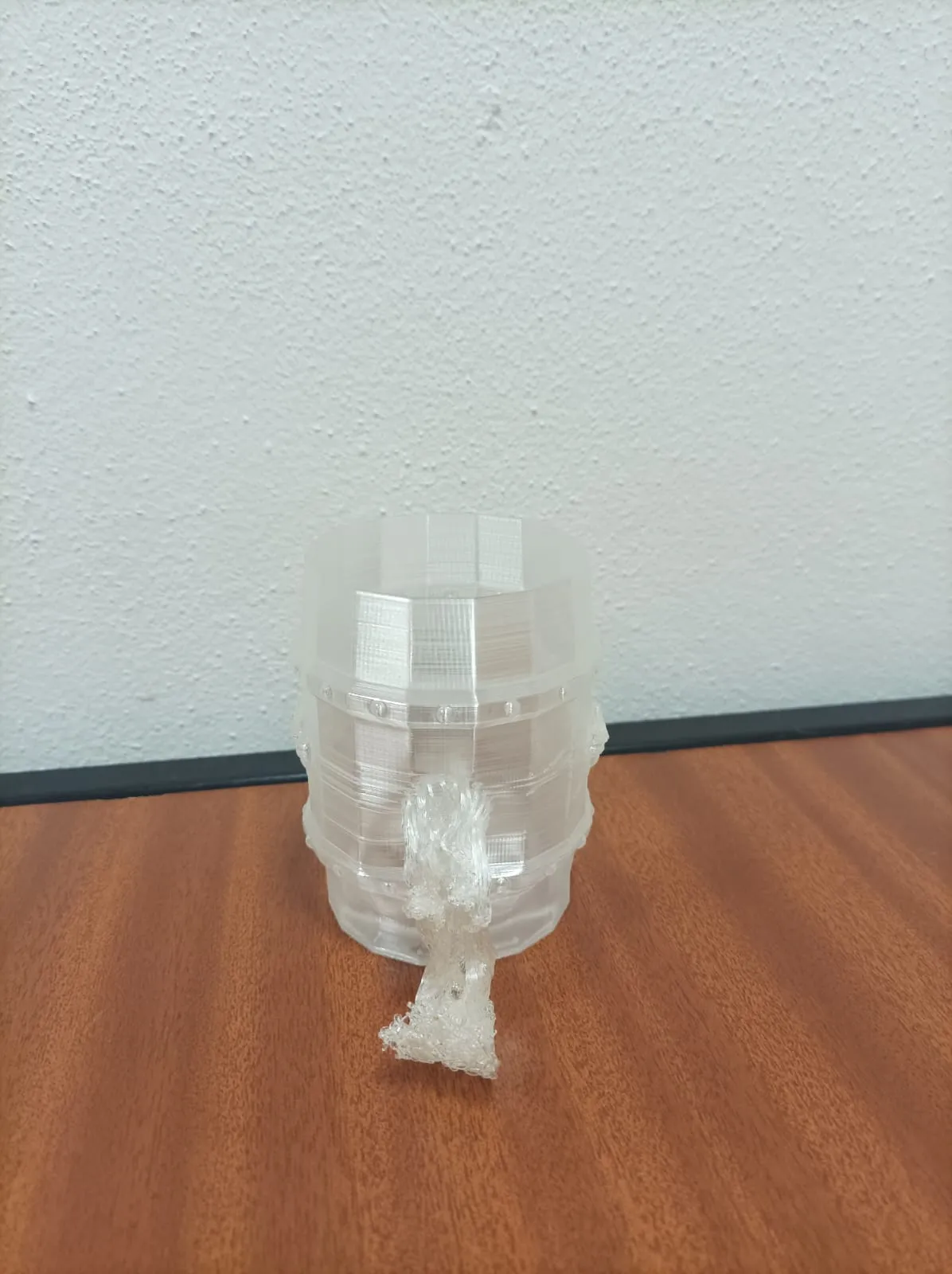 Cốc rượu vang hình thùng xoắn ốc