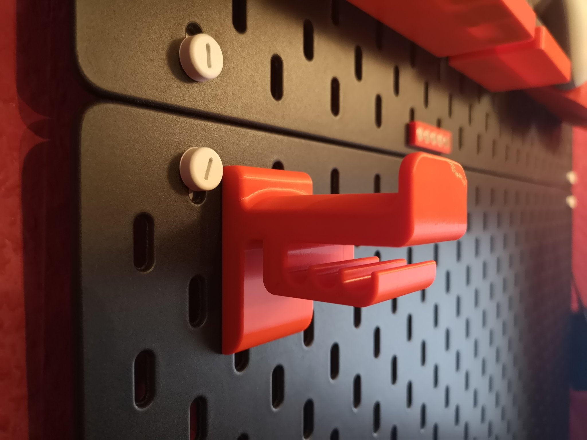 Giá đỡ tai nghe Ikea Skadis tiện lợi