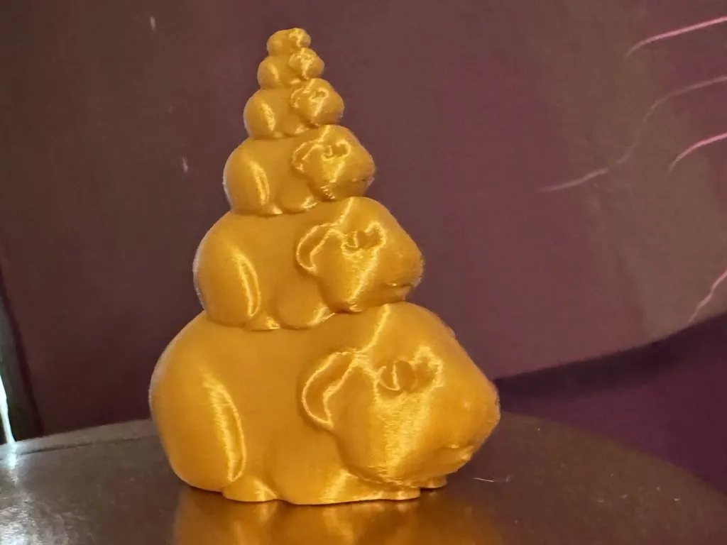 Chồng chuột bạch dễ thương với nhiều chuột nhỏ hơn