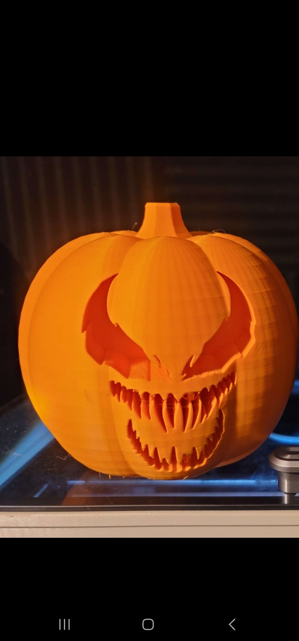 Quả bí ngô Venom độc đáo cho Halloween